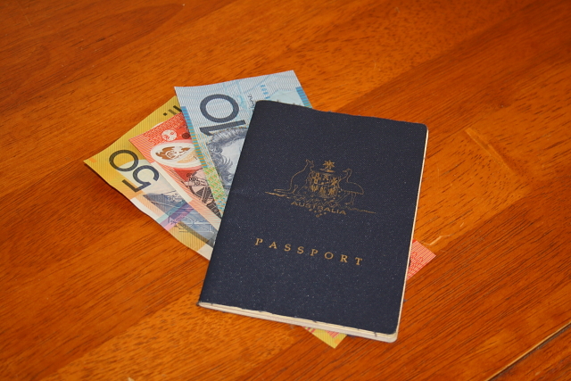 Tips for managing your finances while travelling